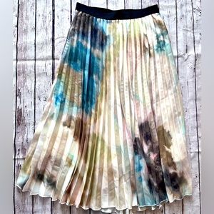 Watercolor pleated skirt Size M